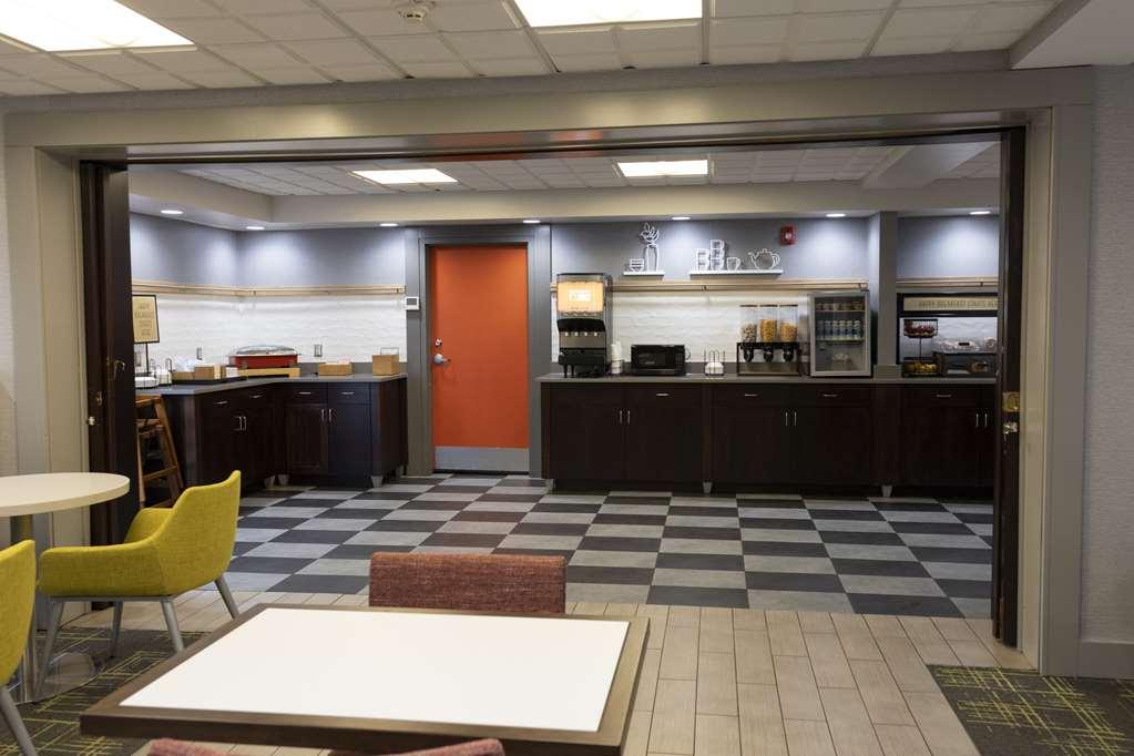 Hampton Inn Kent/Akron Area Restoran fotoğraf