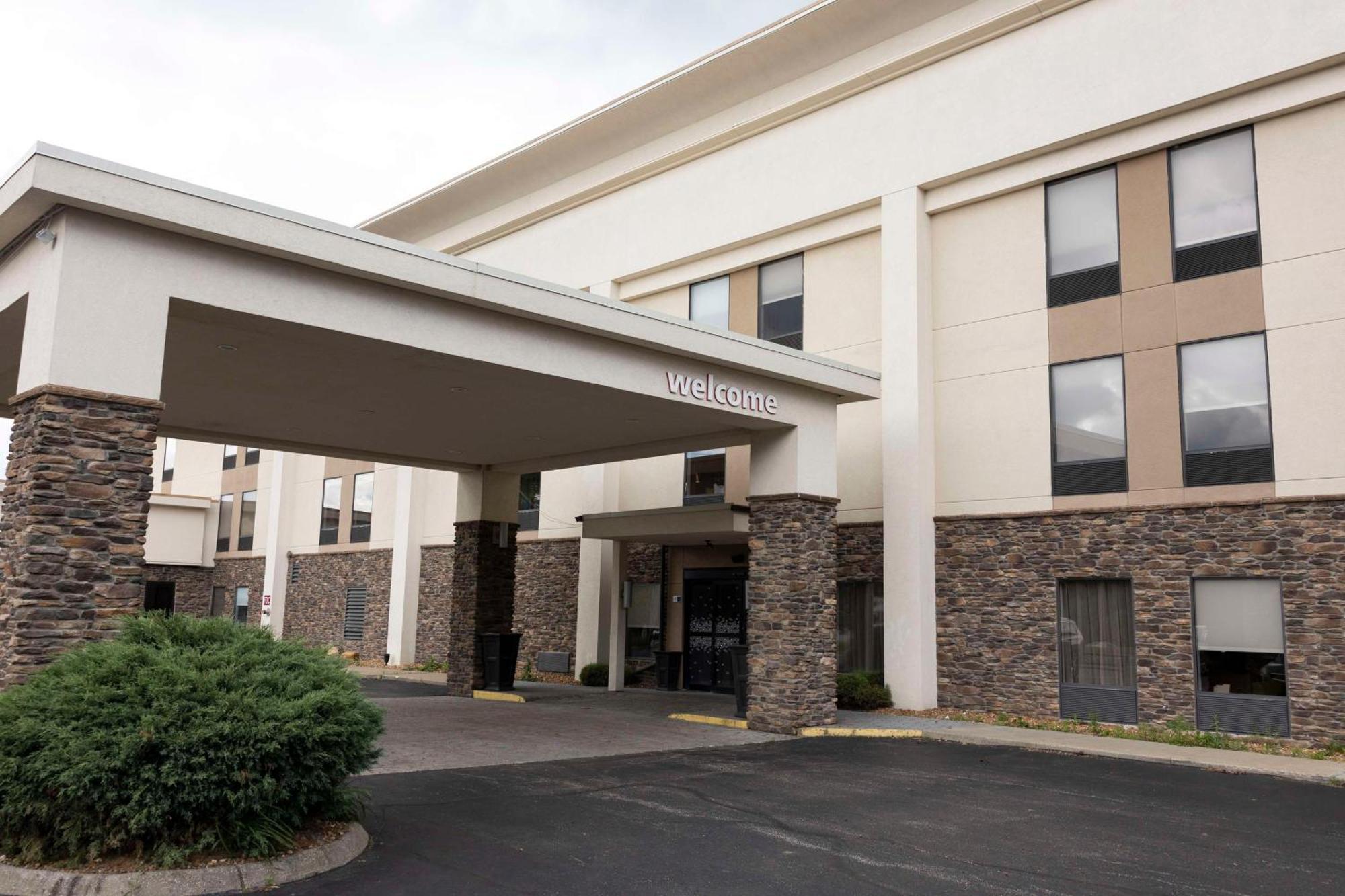 Hampton Inn Kent/Akron Area Dış mekan fotoğraf